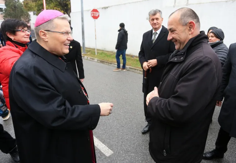 Sisački biskup Vlado Ko&scaron;ić i ministar Tomislav Medved