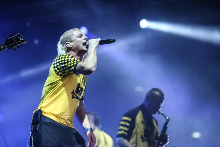 DUBIOZA KOLEKTIV ZAPALILA ARENU ZAGREB: Na koncertu bosanskohercegovačkog benda bila i Severina