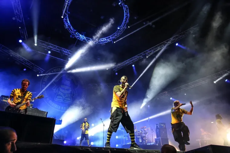 DUBIOZA KOLEKTIV ZAPALILA ARENU ZAGREB: Na koncertu bosanskohercegovačkog benda bila i Severina