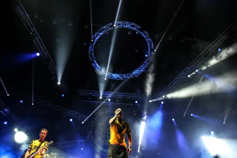 DUBIOZA KOLEKTIV ZAPALILA ARENU ZAGREB: Na koncertu bosanskohercegovačkog benda bila i Severina