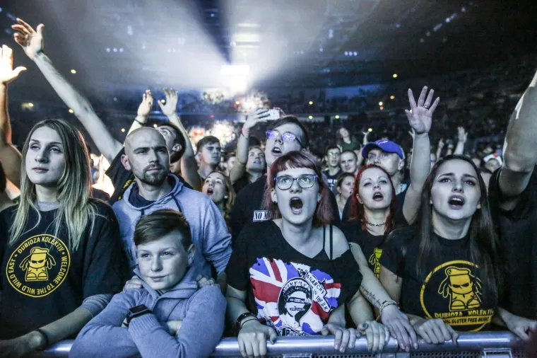 DUBIOZA KOLEKTIV ZAPALILA ARENU ZAGREB: Na koncertu bosanskohercegovačkog benda bila i Severina