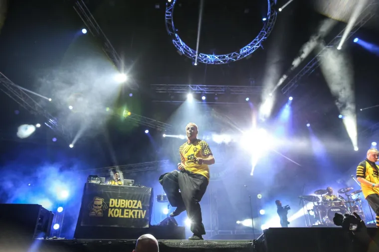 DUBIOZA KOLEKTIV ZAPALILA ARENU ZAGREB: Na koncertu bosanskohercegovačkog benda bila i Severina