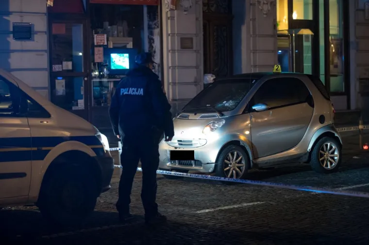 U naletu automobila na Trgu kralja Tomislava smrtno je stradalo dijete. Policija obavlja očevid.