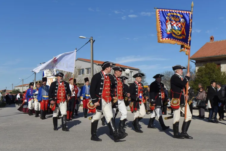 KOLONA SJEĆANJA U &Scaron;KABRNJI: Obilježeno 26. godina stradavanja hrvatskih branitelja i civila
