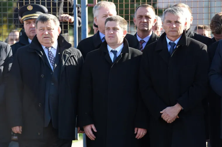 KOLONA SJEĆANJA U &Scaron;KABRNJI: Obilježeno 26. godina stradavanja hrvatskih branitelja i civila