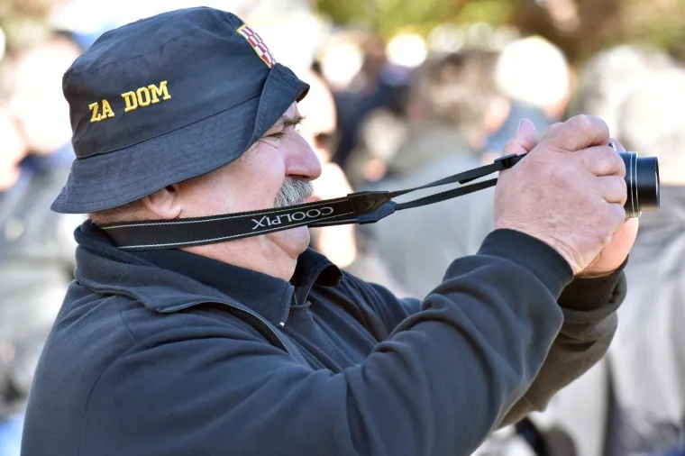 KOLONA SJEĆANJA U &Scaron;KABRNJI: Obilježeno 26. godina stradavanja hrvatskih branitelja i civila