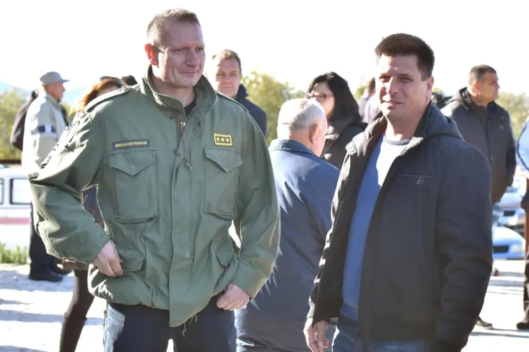 KOLONA SJEĆANJA U &Scaron;KABRNJI: Obilježeno 26. godina stradavanja hrvatskih branitelja i civila