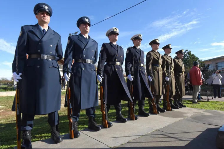 KOLONA SJEĆANJA U &Scaron;KABRNJI: Obilježeno 26. godina stradavanja hrvatskih branitelja i civila