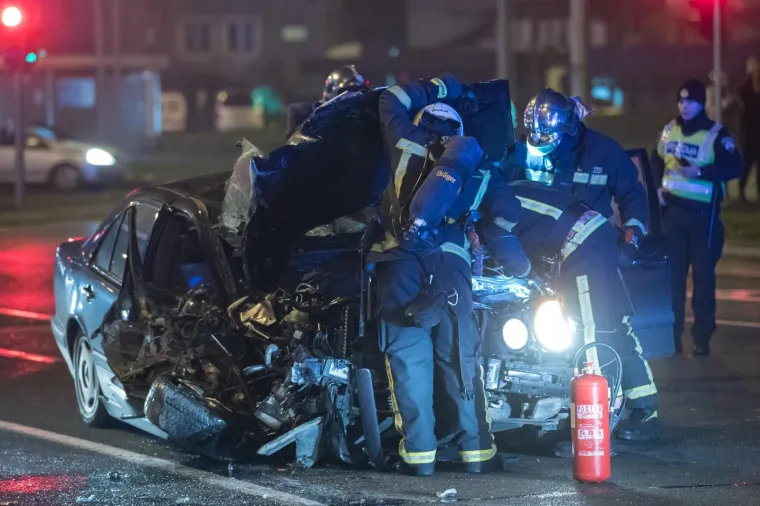 PROMETNA NESREĆA U ZAGREBU: Pijani vozač se zabio u ZET-ov autobus