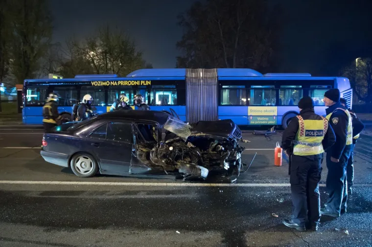 PROMETNA NESREĆA U ZAGREBU: Pijani vozač se zabio u ZET-ov autobus