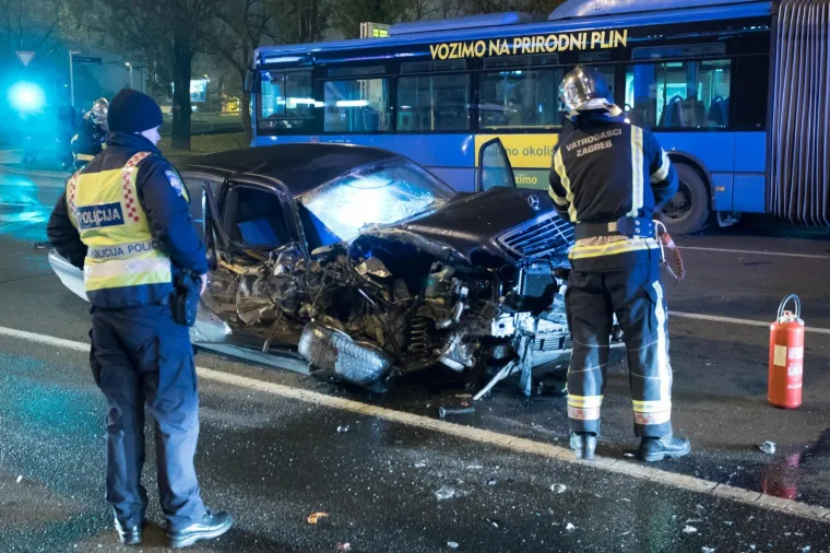 PROMETNA NESREĆA U ZAGREBU: Pijani vozač se zabio u ZET-ov autobus