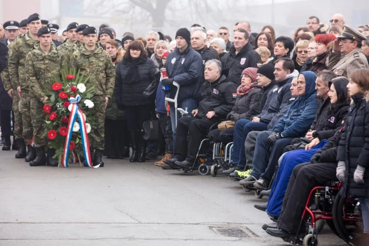 TUŽNA OBLJETNICA: Kolonom sjećanja obilježena 26. godišnjica stradanja branitelja i civila u Borovu naselju