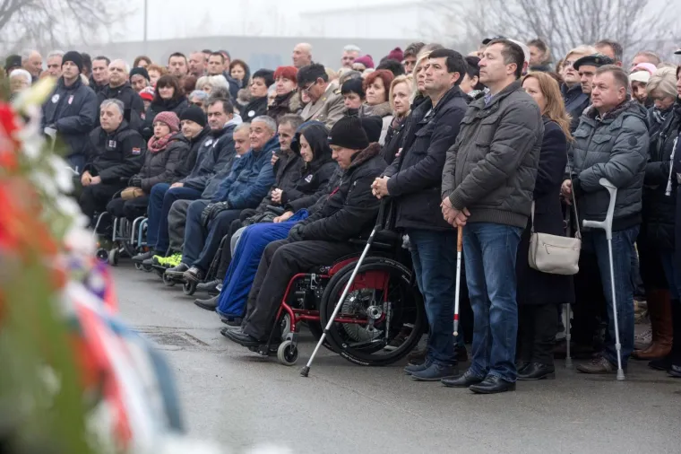 TUŽNA OBLJETNICA: Kolonom sjećanja obilježena 26. godišnjica stradanja branitelja i civila u Borovu naselju