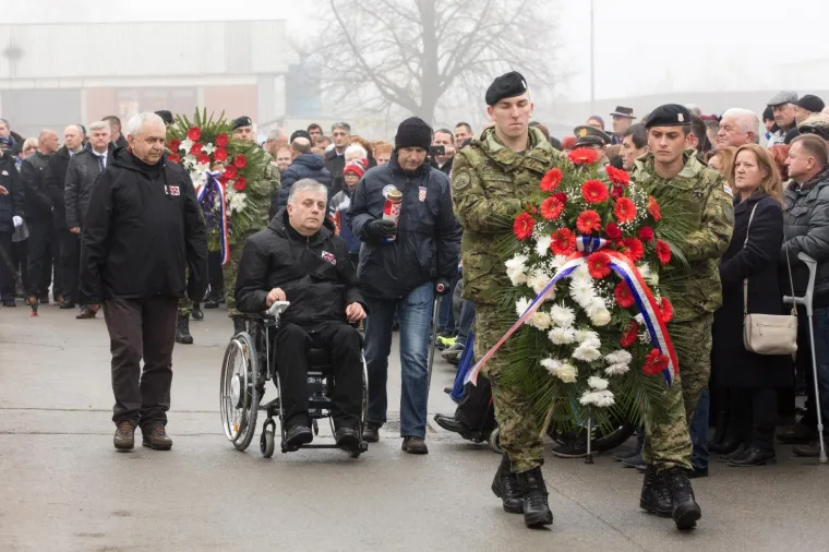 TUŽNA OBLJETNICA: Kolonom sjećanja obilježena 26. godi&scaron;njica stradanja branitelja i civila u Borovu naselju