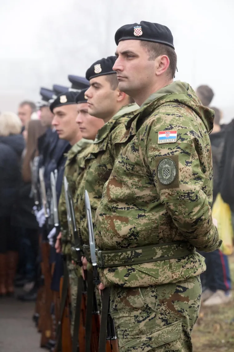 TUŽNA OBLJETNICA: Kolonom sjećanja obilježena 26. godi&scaron;njica stradanja branitelja i civila u Borovu naselju