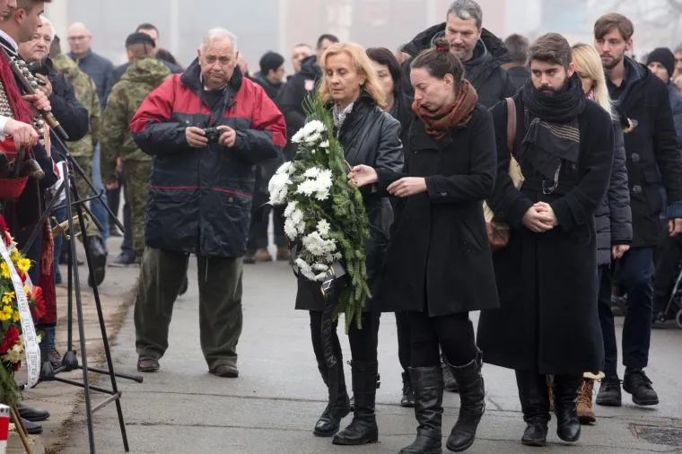 Dan sjećanja na žrtvu Vukovara 1991.-2017. 26. godi&scaron;njica stradanja hrvatskih branitelja i civila u Borovu naselju obilježena je komemorativnim skupom pod nazivom "Žrtva Borovo naselja za Domovinu". Skup je počeo ispred ostataka sru&scaron;ene zgrade Borovo commerca, u cijem podrumu je tijekom Domovinskog rata bio odjel vukovarske Ratne bolnice, a organizirala ga je Udruga roditelja i obitelji zarobljenih i nasilno odvedenih hrvatskih branitelja "Vukovarske majke"