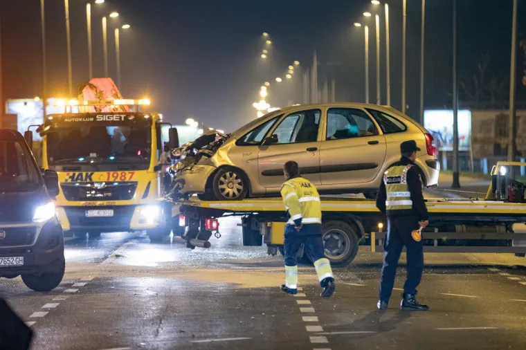Zagreb - Lančani sudar 4 automobila na križanju Aleje Bologne i ulice Medpotoki. Policija obavlja očevid. Photo: Davor Puklavec/PIXSELL