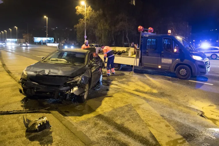 LANČANI SUDAR U ZAGREBU: Krš i lom na Aleji grada Bologne