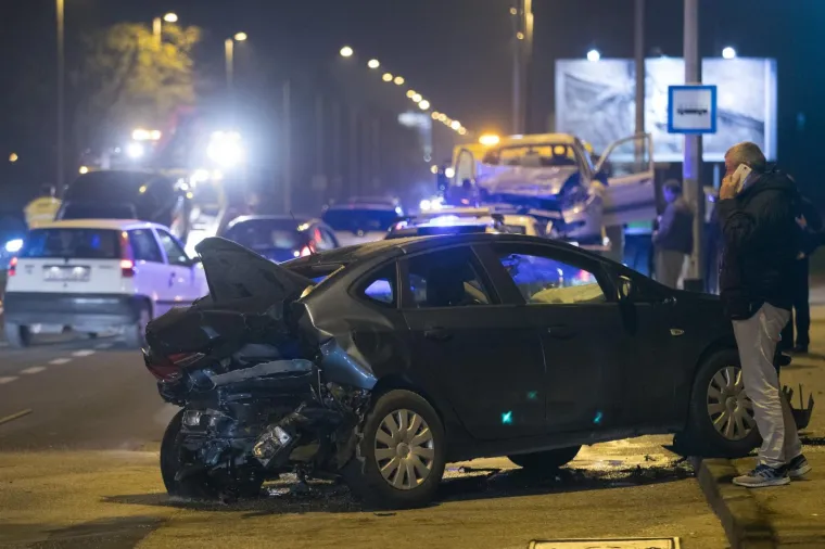 LANČANI SUDAR U ZAGREBU: Krš i lom na Aleji grada Bologne