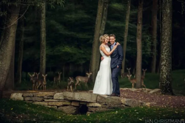 Fotografije s vjenčanja obično su idilične, barem one koje par odabere za službeni album. No, tu su i one fotografije koje niti jedan par ne želi u svojem albumu, a neke od njih okupili smo u galeriji. Među njima su se našli prizori koji su iznenadili mladence, fotografe i promatrače.