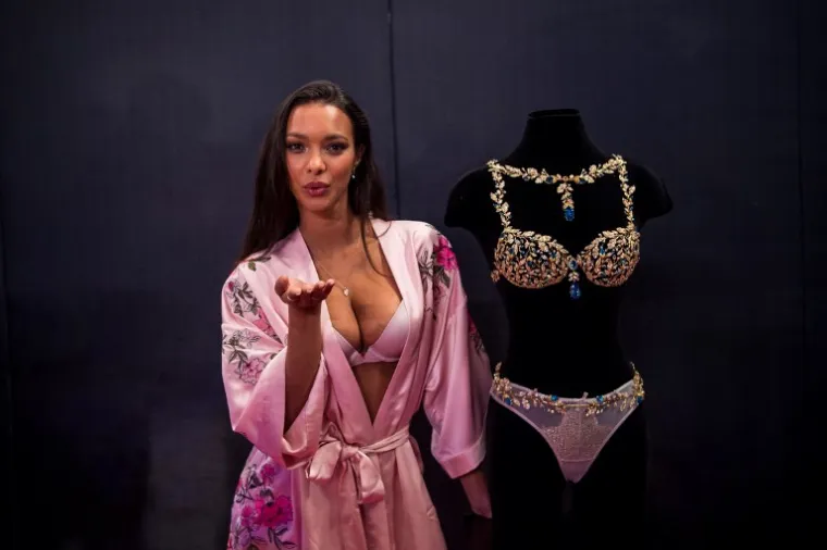 Victoria's Secret u Šangaju: Najslavnije svjetske ljepotice pokazale raskošna tijela na modnoj pisti