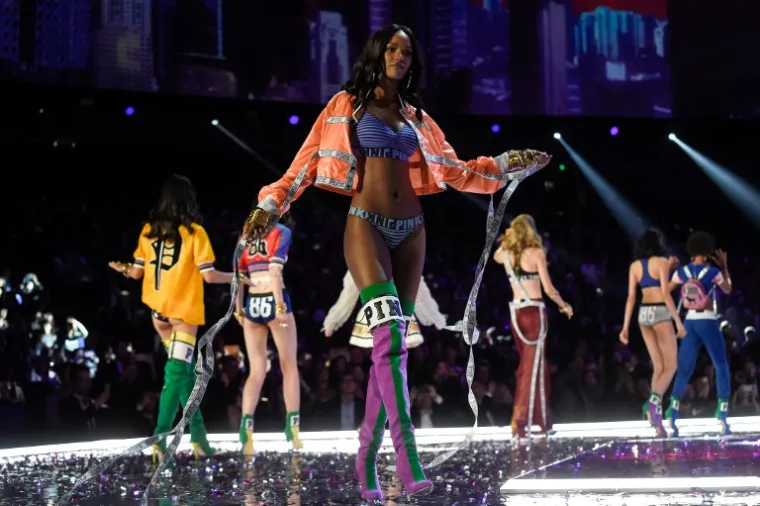 Victoria's Secret u &Scaron;angaju: Najslavnije svjetske ljepotice pokazale rasko&scaron;na tijela na modnoj pisti