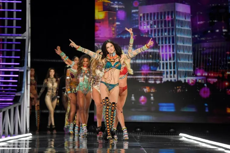 Victoria's Secret u &Scaron;angaju: Najslavnije svjetske ljepotice pokazale rasko&scaron;na tijela na modnoj pisti