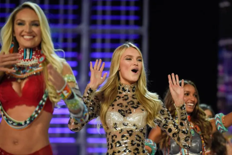Victoria's Secret u &Scaron;angaju: Najslavnije svjetske ljepotice pokazale rasko&scaron;na tijela na modnoj pisti