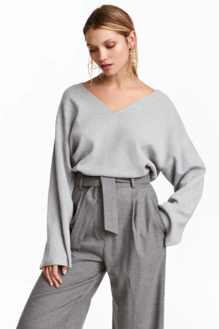 Sivi džemper V izreza, H&amp;M, 228,05 kuna