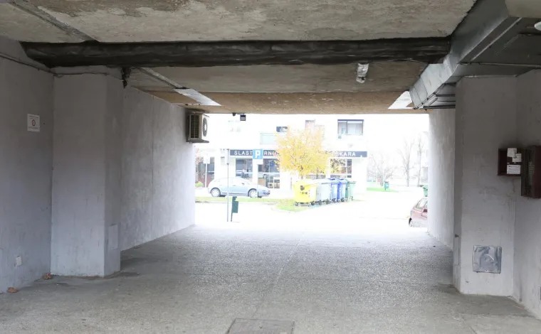 KARLOVČANE IZNENADILA TABLA UPOZORENJA: 'Ako vas organi reda zateknu da, ne daj Bože, mokrite na javnom mjestu...'