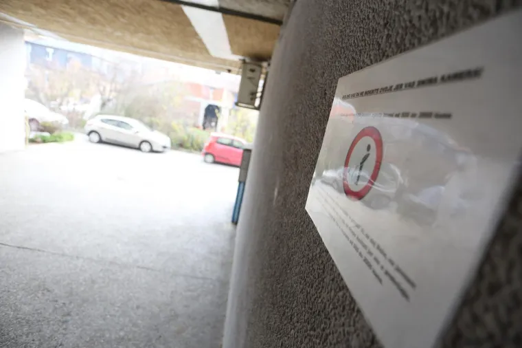 KARLOVČANE IZNENADILA TABLA UPOZORENJA: 'Ako vas organi reda zateknu da, ne daj Bože, mokrite na javnom mjestu...'