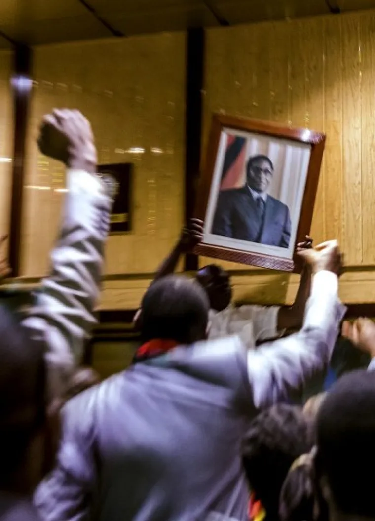 EKSPLOZIJA SREĆE U ZIMBABVEU: Pogledajte kako se u ovoj napaćenoj afričkoj zemlji slavi pad vremešnog diktatora
