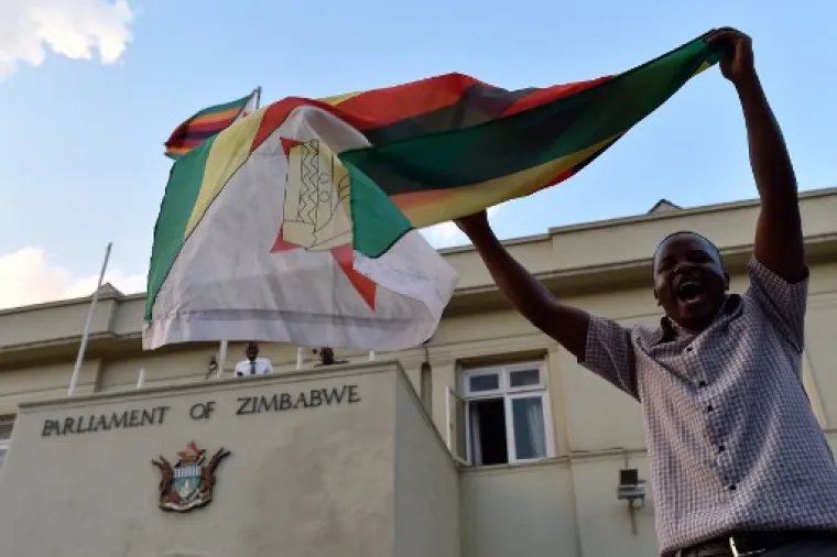 EKSPLOZIJA SREĆE U ZIMBABVEU: Pogledajte kako se u ovoj napaćenoj afričkoj zemlji slavi pad vremešnog diktatora