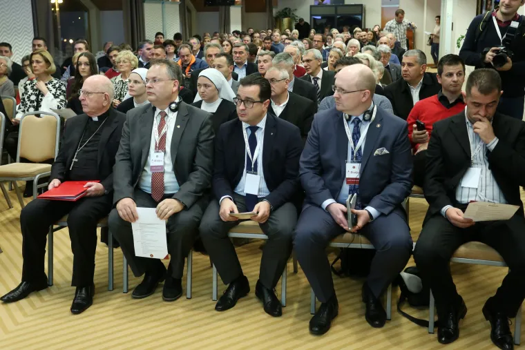Petir, Stier, Batarelo i Glasnović na svečanom otvorenju festivala tradicije i konzervativnih ideja TradFest