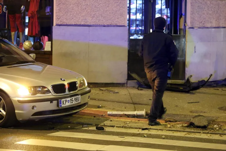 Sudar u centru Zagreba: jedan automobil od siline udarca odbačen na pločnik