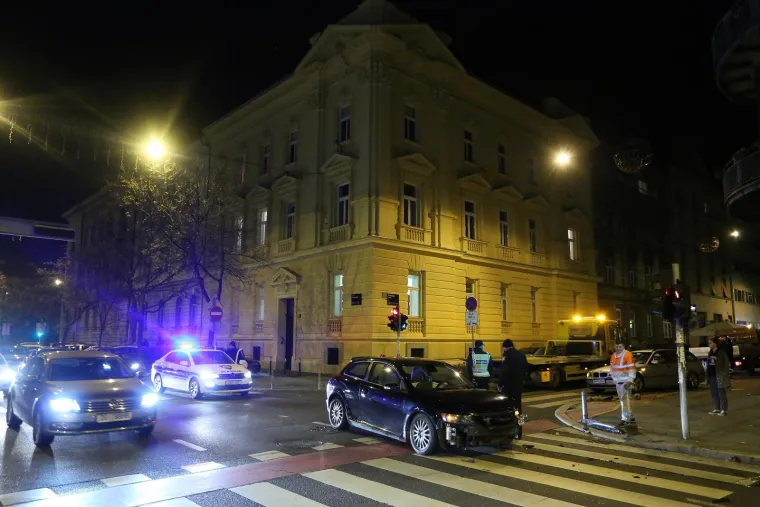 Sudar u centru Zagreba: jedan automobil od siline udarca odbačen na pločnik