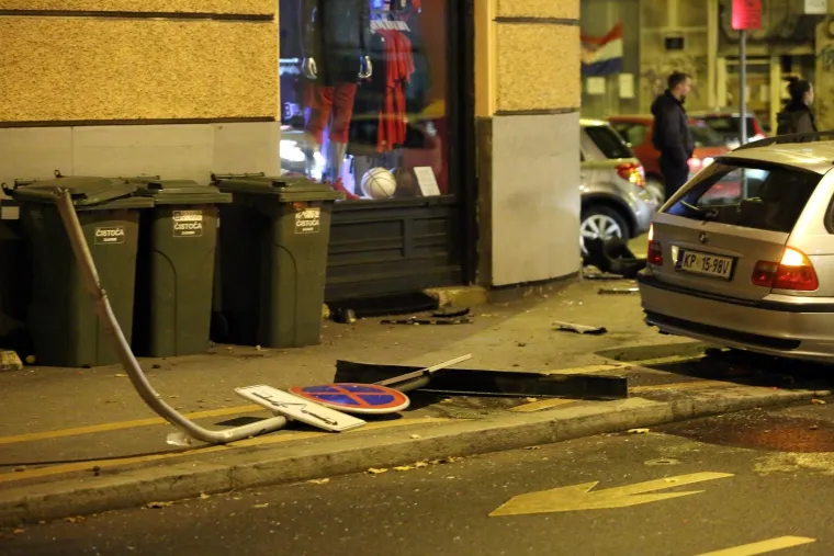 Sudar u centru Zagreba: jedan automobil od siline udarca odbačen na pločnik