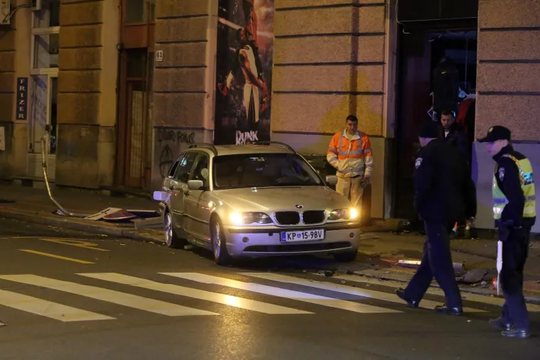 Sudar u centru Zagreba: jedan automobil od siline udarca odbačen na pločnik