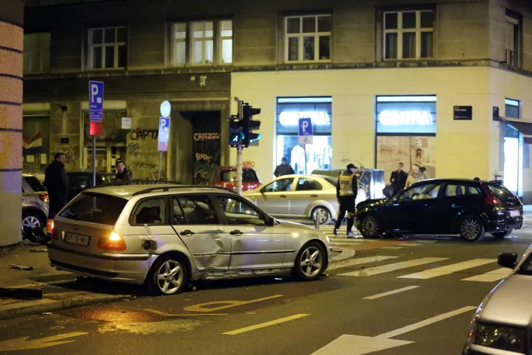 Sudar u centru Zagreba: jedan automobil od siline udarca odbačen na pločnik
