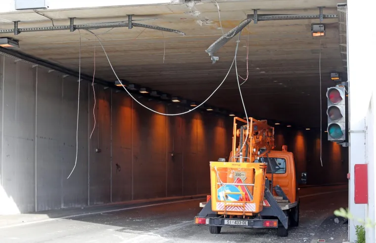 Nepoznata osoba teretnim vozilom o&scaron;tetila strujnu instalaciju na ulazu u tunel Vrulje