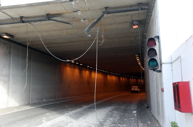 Nepoznata osoba teretnim vozilom o&scaron;tetila strujnu instalaciju na ulazu u tunel Vrulje