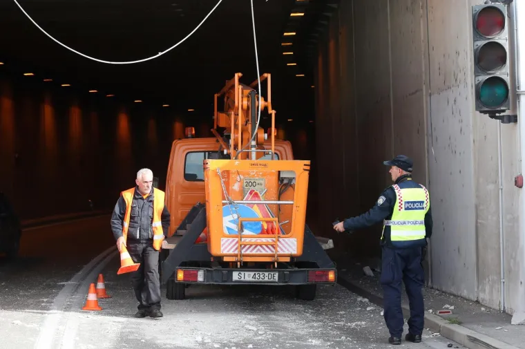 Nepoznata osoba teretnim vozilom o&scaron;tetila strujnu instalaciju na ulazu u tunel Vrulje