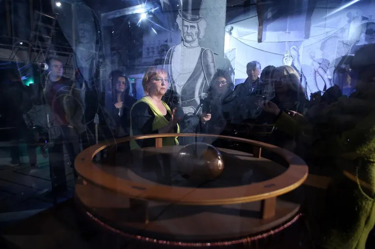 FUTURISTIČKI SPEKTAKL: Pogledajte kako izgleda izložba o Nikoli Tesli