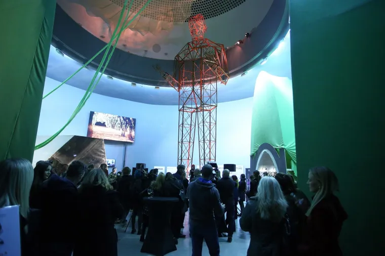 FUTURISTIČKI SPEKTAKL: Pogledajte kako izgleda izložba o Nikoli Tesli