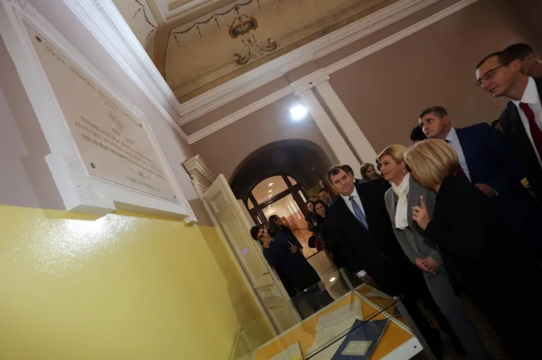 Jo&scaron; nedostaje doktorat: Kolinda Grabar-Kitarović postala počasna maturantica