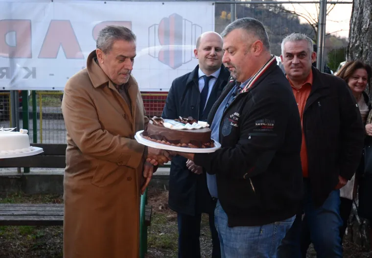 Milan Bandić od sugrađana dobio, ne jednu, već dvije torte povodom proslave 62. rođendana