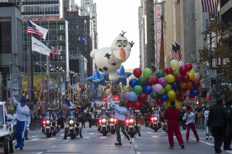 Veselje milijuna ljudi na ulicama New Yorka: okupili se zbog parade za Thanksgiving