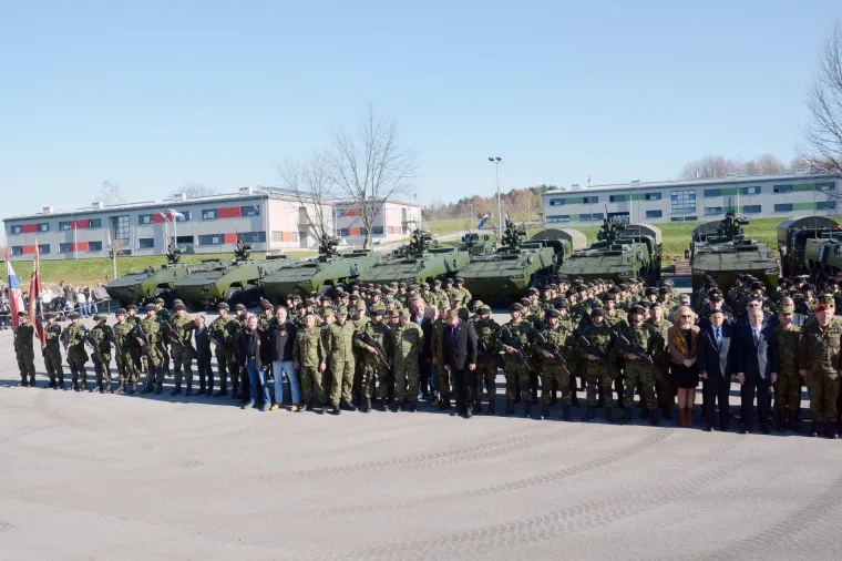 [FOTO] 'TIGROVI' U NATO MISIJI: 182 hrvatska vojnika ispraćena u Litvu