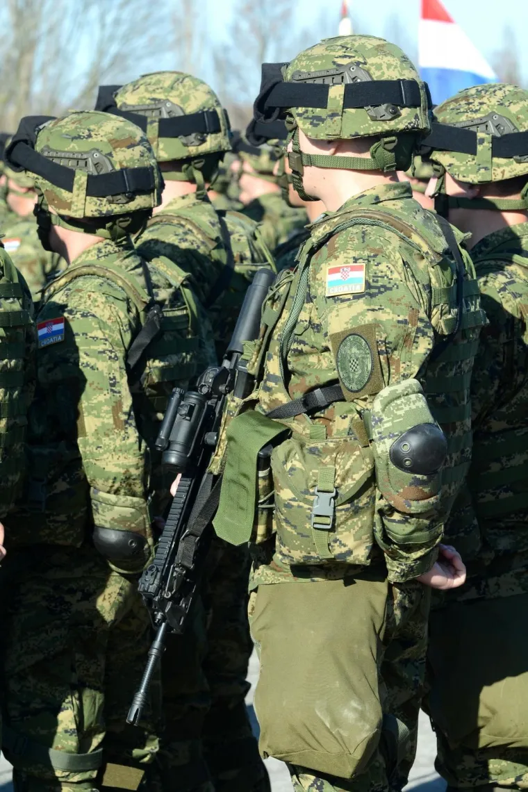 [FOTO] 'TIGROVI' U NATO MISIJI: 182 hrvatska vojnika ispraćena u Litvu