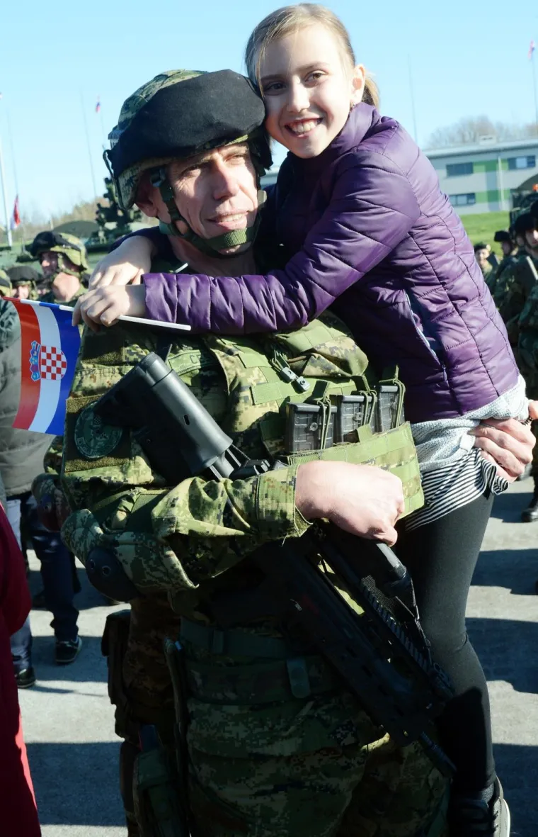 [FOTO] 'TIGROVI' U NATO MISIJI: 182 hrvatska vojnika ispraćena u Litvu